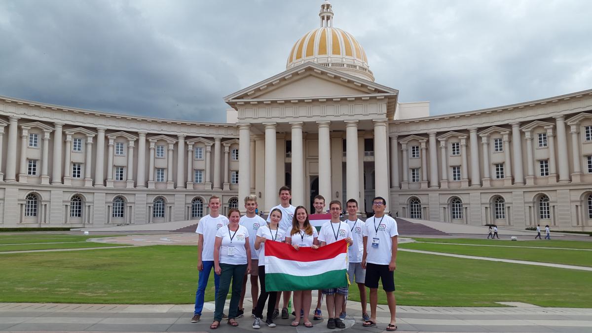 A magyar csapat a májszúri diákolimpián, 2016-ban